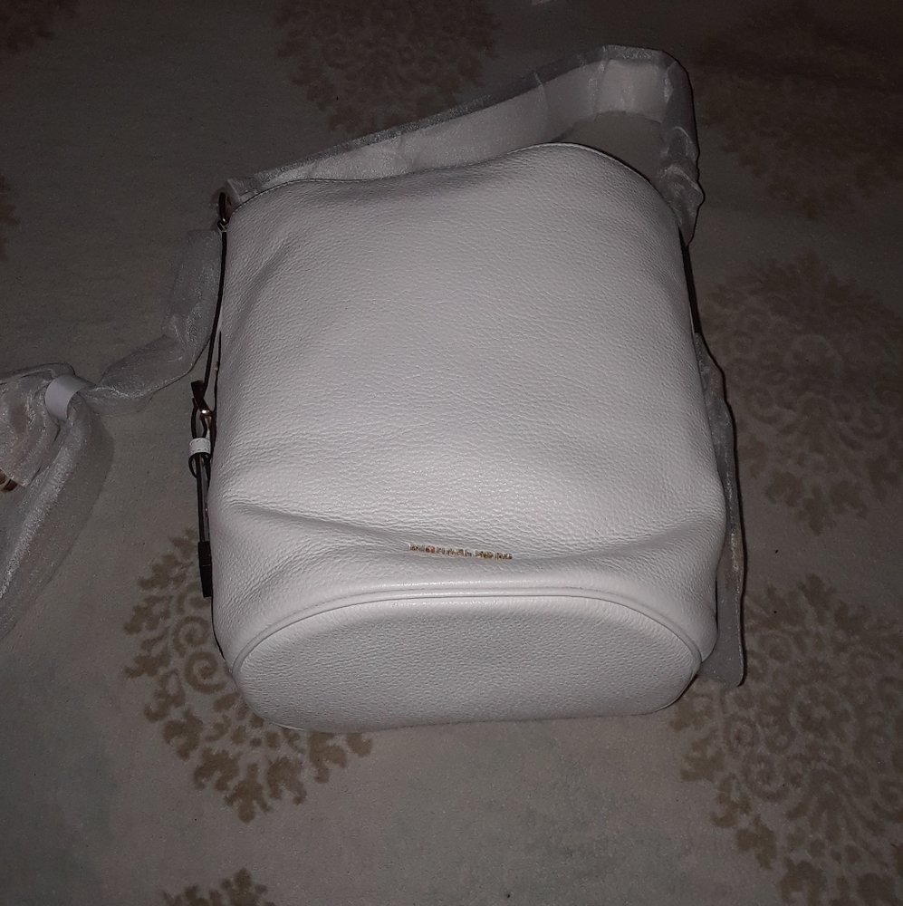 Michael kors bucket bag